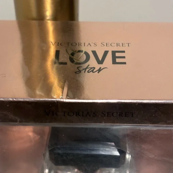 Victoria Secret - Picture 2 of 2